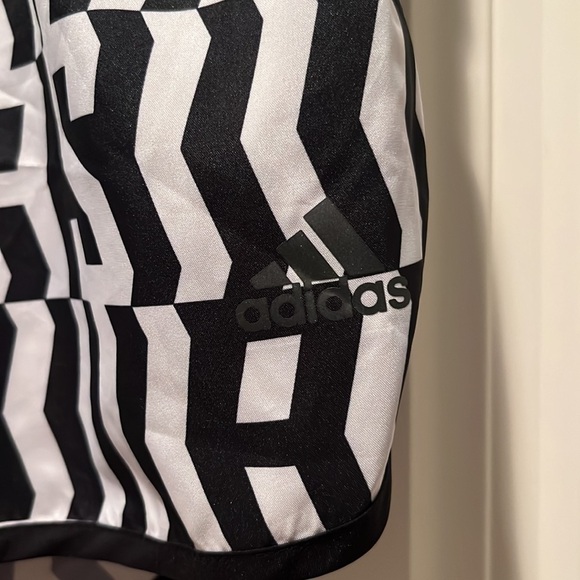 CUTE black white Adidas running aeroready shorts 4” Large - Picture 2 of 7